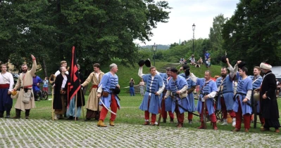 Rekonstrukcja historyczna 2016. Atak na taborowy wóz kupiecki fot. Leszek Spigarski