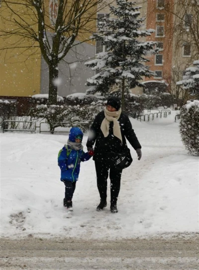 Wejherowo  - zimowa aura na osiedlowych ulicach (8.02.2017) - fot. Leszek Spigarski