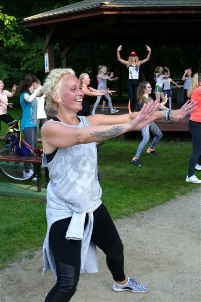 Zumba w parku. Fot. Leszek Spigarski.