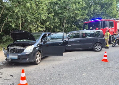 Wypadek. Samochodami podróżowało siedem osób, w tym dzieci