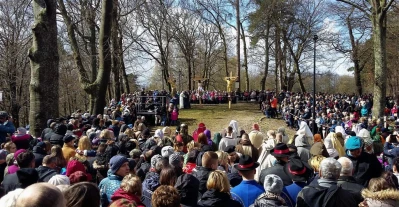 Wielki Piątek - Misterium Męki Pańskiej część II - Na Golgocie. fot. Leszek Spigarski i Marta Krawczyk