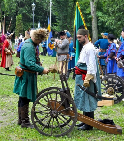 Rekonstrukcja historyczna 2016. Atak na taborowy wóz kupiecki fot. Leszek Spigarski