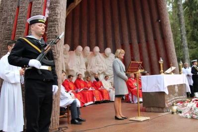 Setki osób na obchodach piaśnickich fot. Wiesława Waldowska