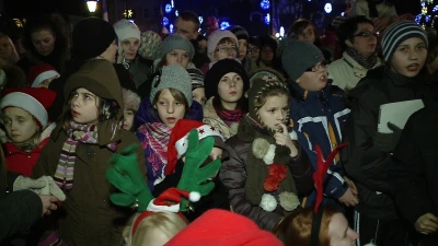 Świąteczna choinka oświetla wejherowski rynek