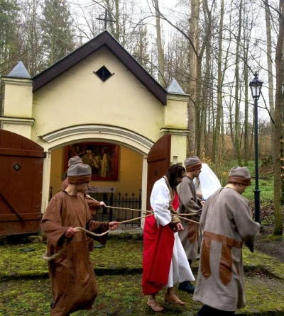 Wielki Czwartek - inscenizacja Drogi Pojmania w wykonaniu Misterników Kaszubskich fot. Leszek Spigarski