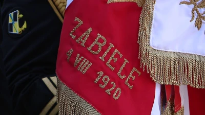 Przekazanie repliki sztandaru 1 Morskiego Pułku Strzelców