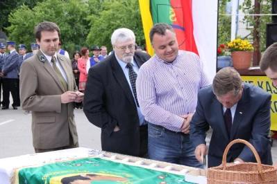 Poświecenie sztandaru dla Zrzeszenia Kaszubskich Kuczerów