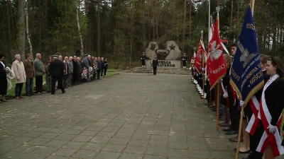 Dzień Zwycięstwa na cmentarzu w Łężycach