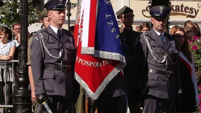 Przekazanie repliki sztandaru 1 Morskiego Pułku Strzelców
