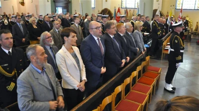 Uroczystość poświęcenia repliki sztandaru 1 Morskiego Pułku Strzelców - fot. Leszek Spigarski