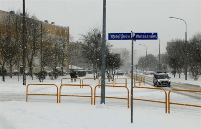 Wejherowo  - zimowa aura na osiedlowych ulicach (8.02.2017) - fot. Leszek Spigarski