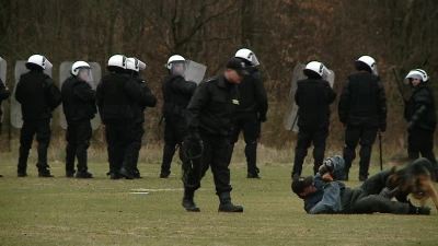 Ćwiczenia policji na stadionie Gryfa Orlex