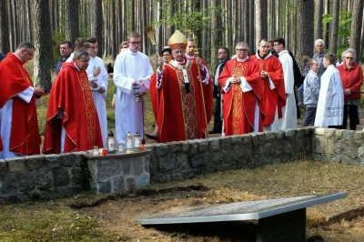 Obchody w Piaśnicy: Powstały figury więźniów Stutthofu (fot. Leszek Spigarski)