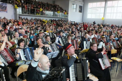 DJK Bojano 2016. Rekord Polski w jednoczesnej grze na akordeonach pobity - fot. Leszek Spigarski