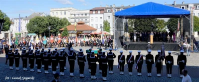 Uroczystość poświęcenia repliki sztandaru 1 Morskiego Pułku Strzelców - fot. Leszek Spigarski