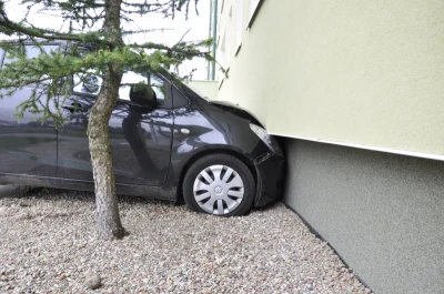 Pijany wjechał w blok