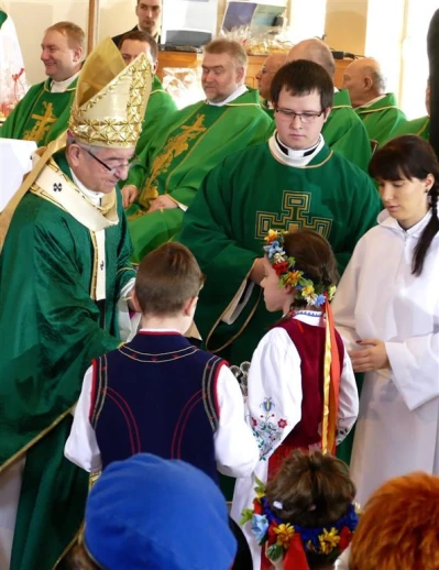 Luzino – 15-lecie parafii Matki Bożej Różańcowej, poświęcenie dzwonów – fot. Leszek Spigarski
