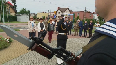 Uroczyste złożenie kwiatów pod pomnikiem Żołnierzy Armii Krajowej