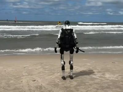 Edward Warchocki na plaży [FILM]