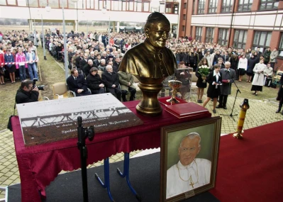 Rocznica nadania imienia Jana Pawła II Samorządowemu Gimnazjum w Bolszewie