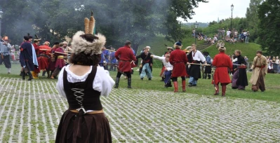 Rekonstrukcja historyczna 2016. Atak na taborowy wóz kupiecki fot. Leszek Spigarski