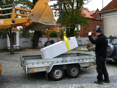 Wejherowo 2010 - montaż i poświęcenie popiersia Jana Pawła  fot. Leszek Spigarski