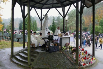Uroczystość Wszystkich Świętych na wejherowskim cmentarzu 1.11.2017 - fot. Leszek Spigarski