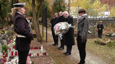 Wejherowo: Składali kwiaty przed mogiłami poległych