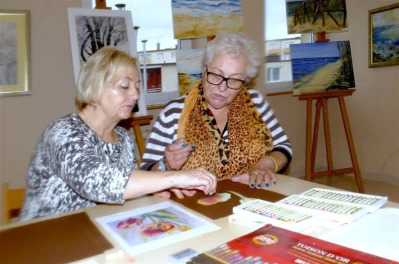 Seniorzy świętowali w bibliotece – fot. Leszek Spigarski i Krzysztof Powałka