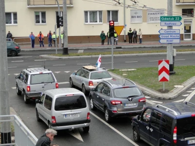 Pierwsze auta na skrzyżowaniu - fot. Sylwia Szumielewicz-Tobiasz