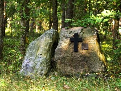 Piaśnica - kamienne stacje Drogi Krzyżowej