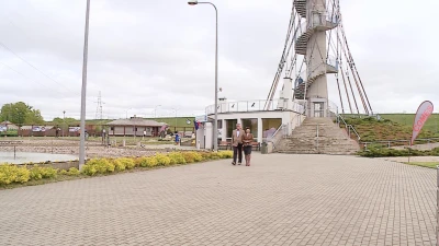 Wspólne grillowanie pod wieżą
