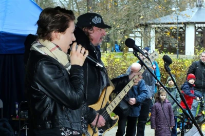11 listopada 2015 w obiektywie Leszka Spigarskiego - Park Miejski - występ zesołu White Room