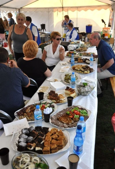 Dzień Sąsiada - piknik rodzinny na Osiedlu Sucharskiego (fot. Leszek Spigarski)
