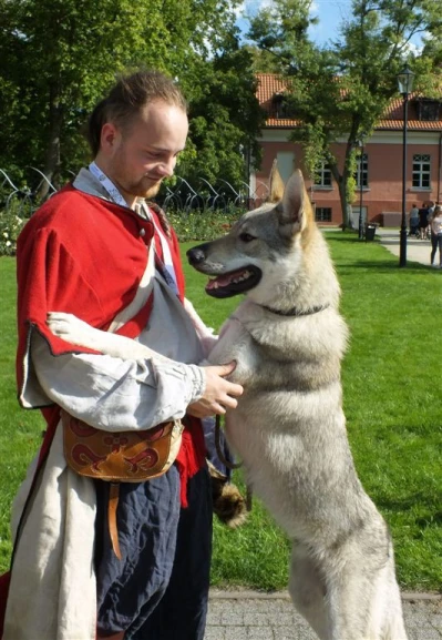 Odkrywali ciekawostki wejherowskiego parku (fot. Leszek Spigarski)