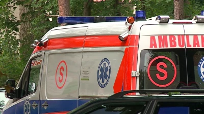 Pijany kierowca uderzył w drzewo