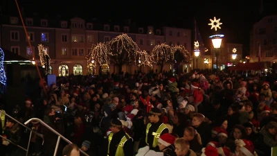 Świąteczna choinka oświetla wejherowski rynek