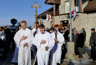 Luzino – 15-lecie parafii Matki Bożej Różańcowej, poświęcenie dzwonów – fot. Leszek Spigarski