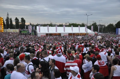 Tłumy w gdańskiej Strefie Kibica