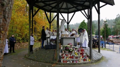 Uroczystość Wszystkich Świętych na wejherowskim cmentarzu 1.11.2017 - fot. Leszek Spigarski