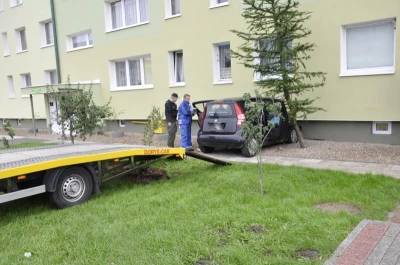 Pijany wjechał w blok