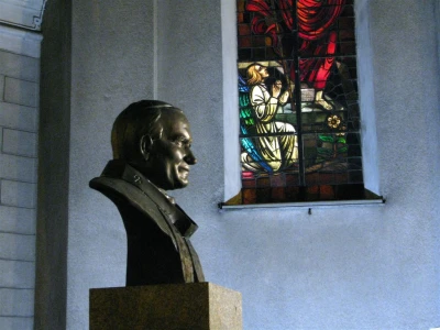 Wejherowo 2010 - montaż i poświęcenie popiersia Jana Pawła  fot. Leszek Spigarski