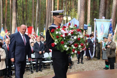 Setki osób na obchodach piaśnickich fot. Wiesława Waldowska