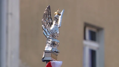 Przekazanie repliki sztandaru 1 Morskiego Pułku Strzelców