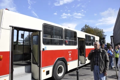 Zabytkowe autobusy na gdańskich ulicach