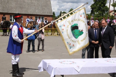 Poświecenie sztandaru dla Zrzeszenia Kaszubskich Kuczerów