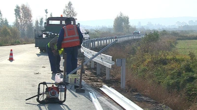 Jedziemy drogą przez łąki