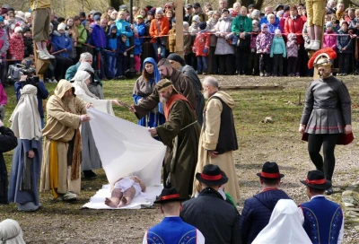 Wielki Piątek - Misterium Męki Pańskiej część II - Na Golgocie. fot. Leszek Spigarski i Marta Krawczyk