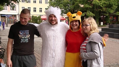 Chodzili po rynku i przytulali ludzi