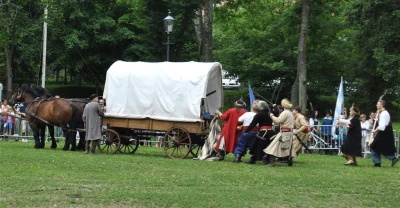 Rekonstrukcja historyczna 2016. Atak na taborowy wóz kupiecki fot. Leszek Spigarski